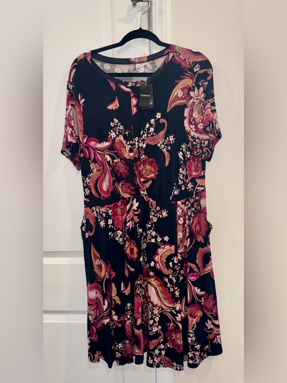 Torrid Black Floral Paisley Short Sleeve Dress Burgundy - NWT